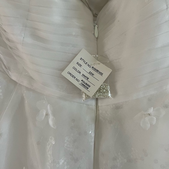 Magical VERA WANG One Shoulder Wedding Dress Plus Size 22 NEW - Picture 9 of 10